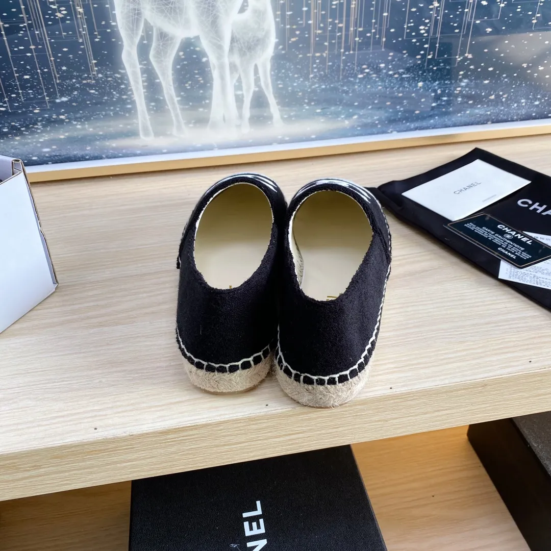 👟👟Ex-factory price 440👟👟 24s new color Chanel ✈️2023s spring and summer new fisherman shoes 😍😍Taikoo Hui purchased three pairs of original development 🐂🐂with purchasing white double-layer outer packaging 🤩Original one-to-one shipment ❗️❗️Code number: 34-42 (34 41 42 customized)
